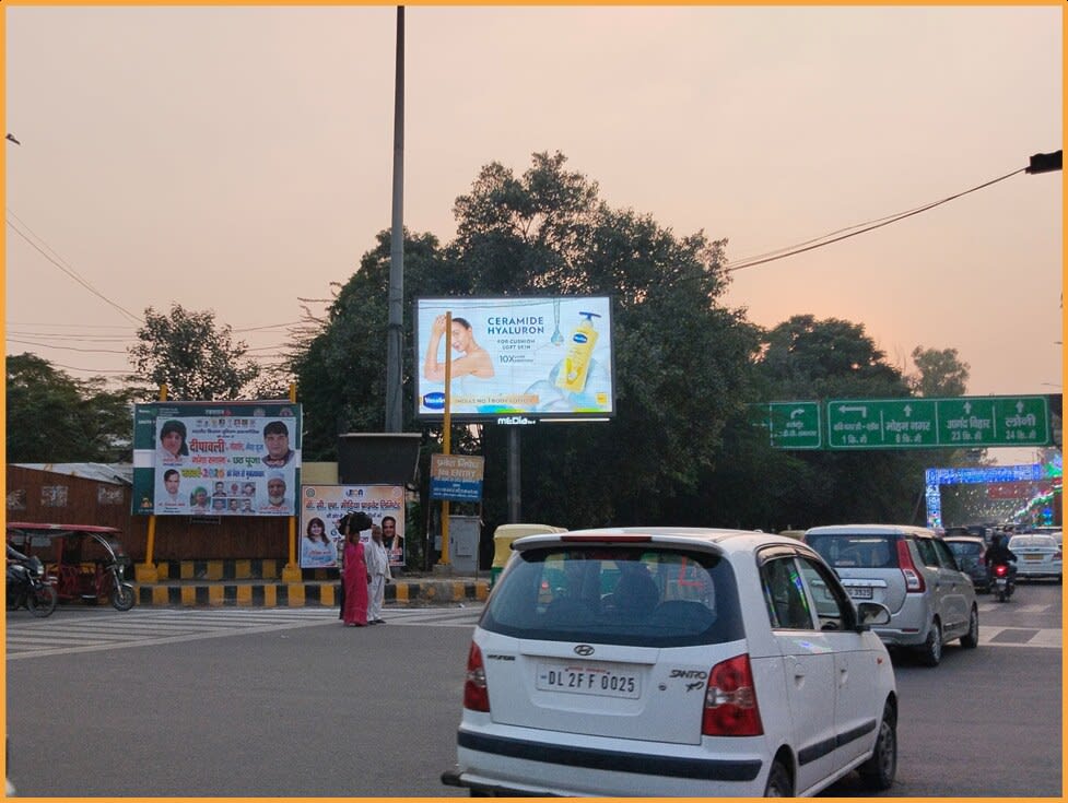 LED Screen at Hapur chungi, NEAR COLLECTORATE, SHASTRI NAGAR to Thakurdwara, Ghaziabad photo 1
