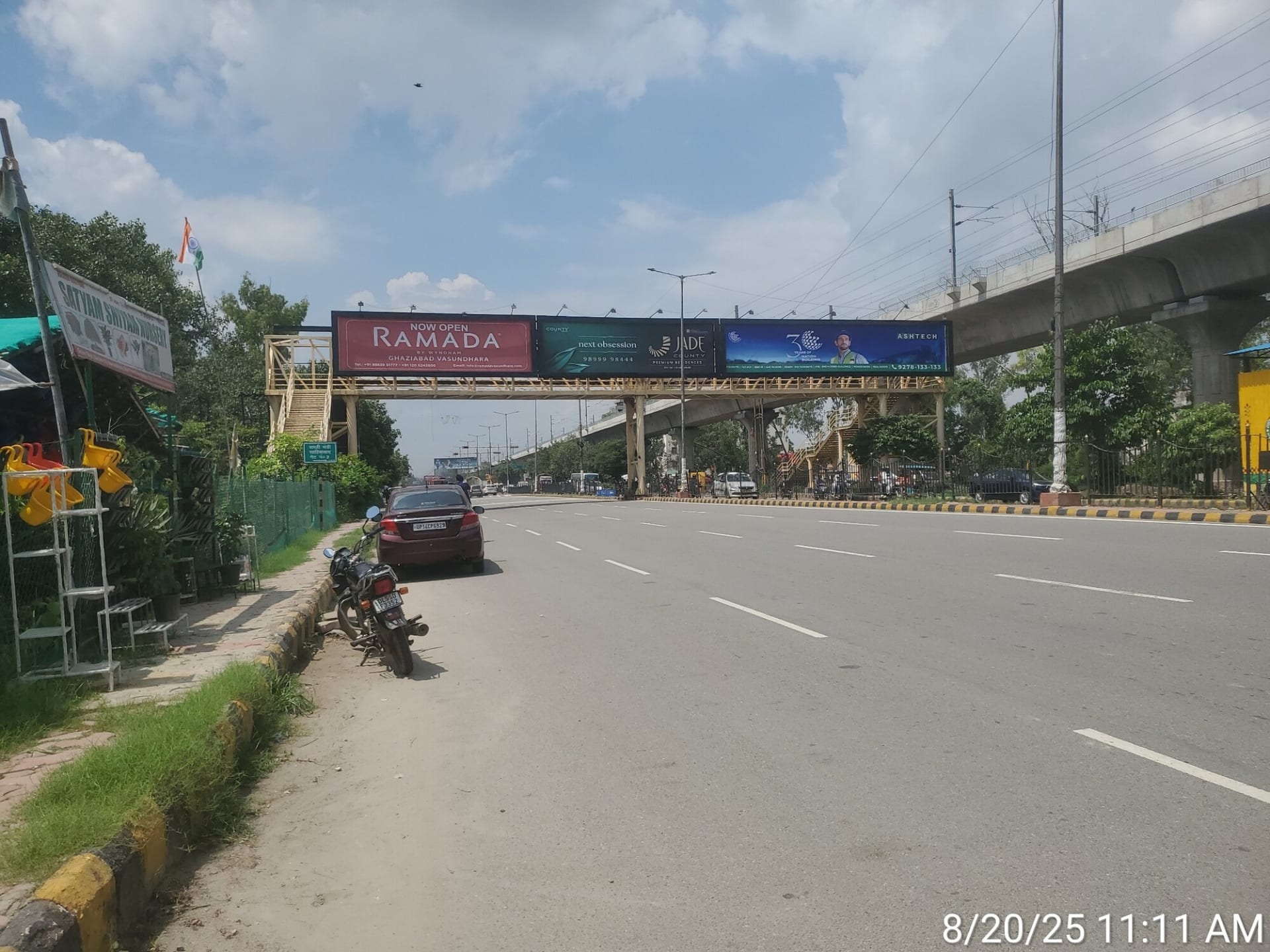 Foot Overbridge at Sahibabad Sabji Mandi, Mohan Nagar to UP Gate, Ghaziabad - Position 2 photo 1
