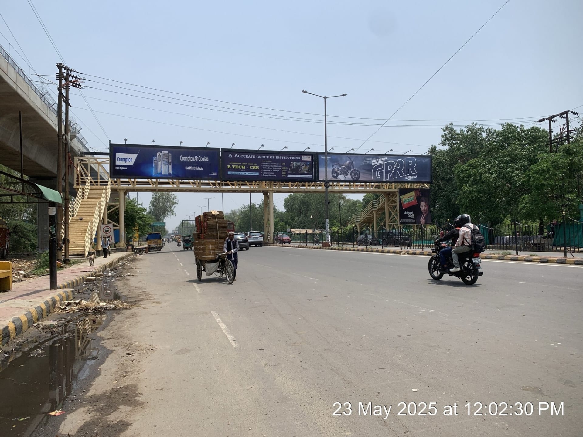 Foot Overbridge at Sahibabad Sabji Mandi, UP Gate to Mohan Nagar, Ghaziabad - Position 2 photo 1