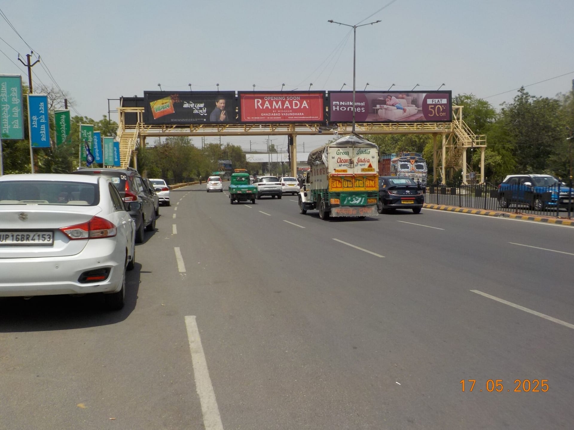Foot Overbridge at Dabur, UP Gate to Mohan Nagar, Ghaziabad - Position 2 photo 1