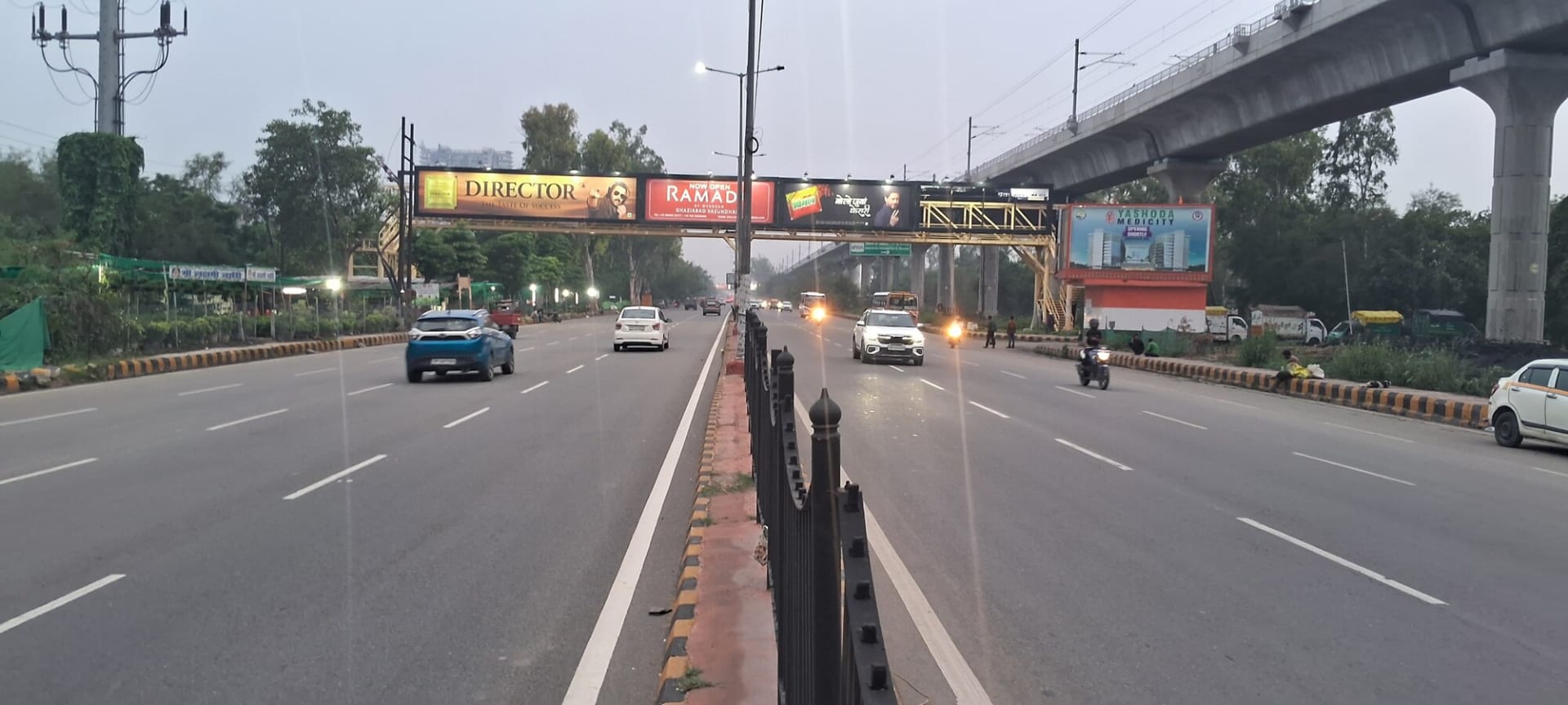 Foot Overbridge at Vasundhara, Mohan Nagar to Dabur, Ghaziabad - Position 4 photo 1