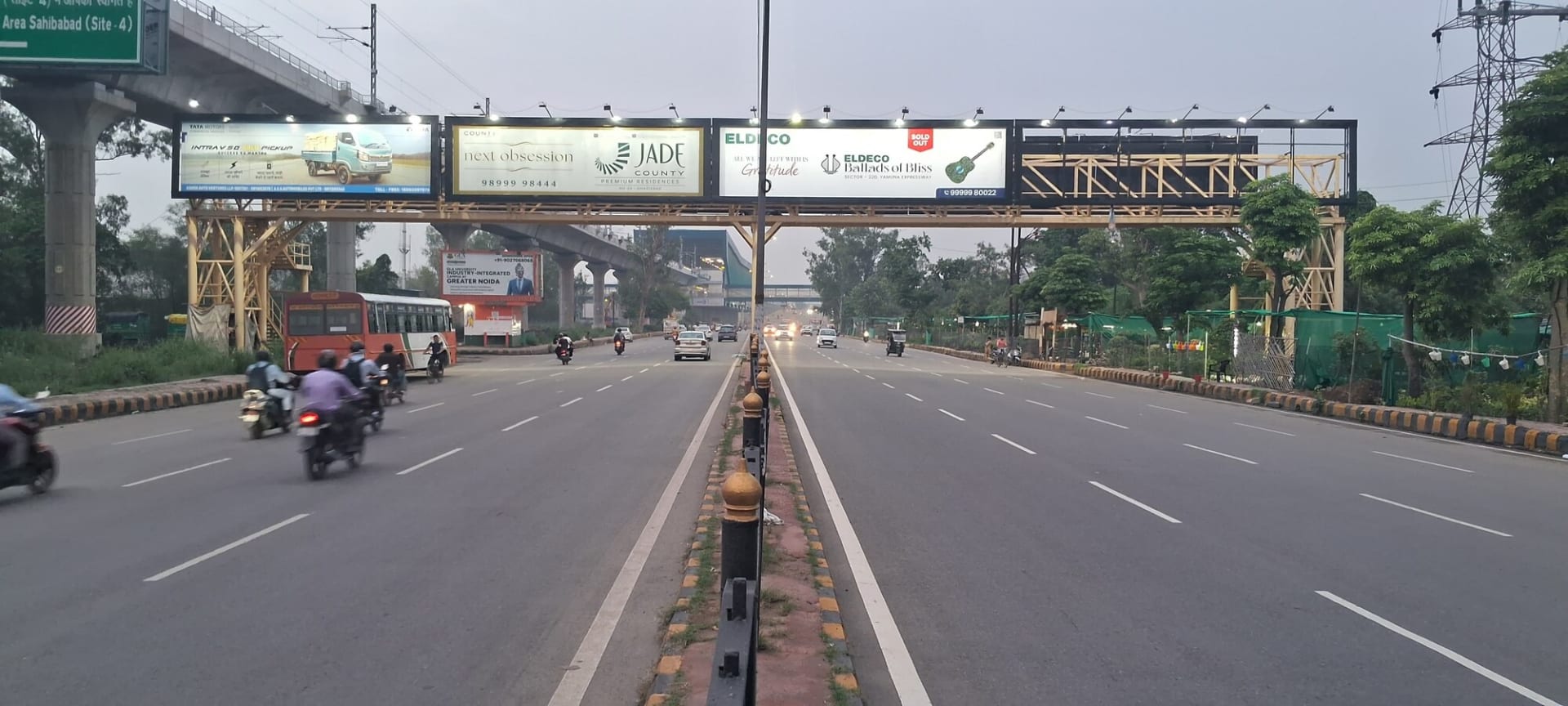Foot Overbridge at Vasundhara, Dabur to Mohan Nagar, Ghaziabad - Position 4 photo 1