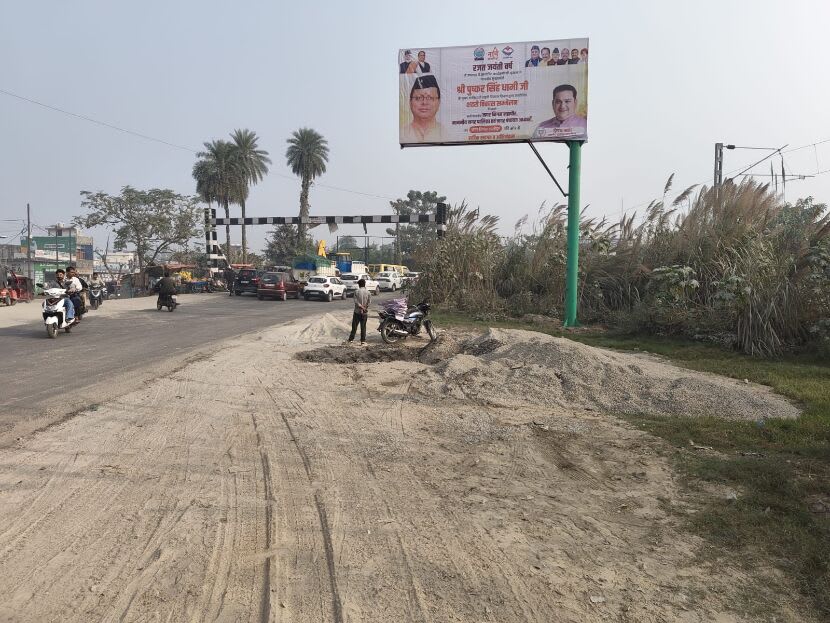 Unipole at Ramnagar Road Crossing Fcg Stadium Choraha, Kashipur - Position 1 photo 1