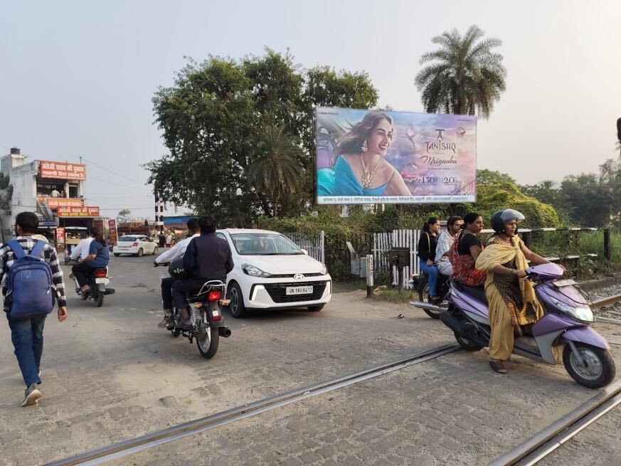 Unipole at Dhariyal Crossing facing Dhariyal, Kashipur photo 1