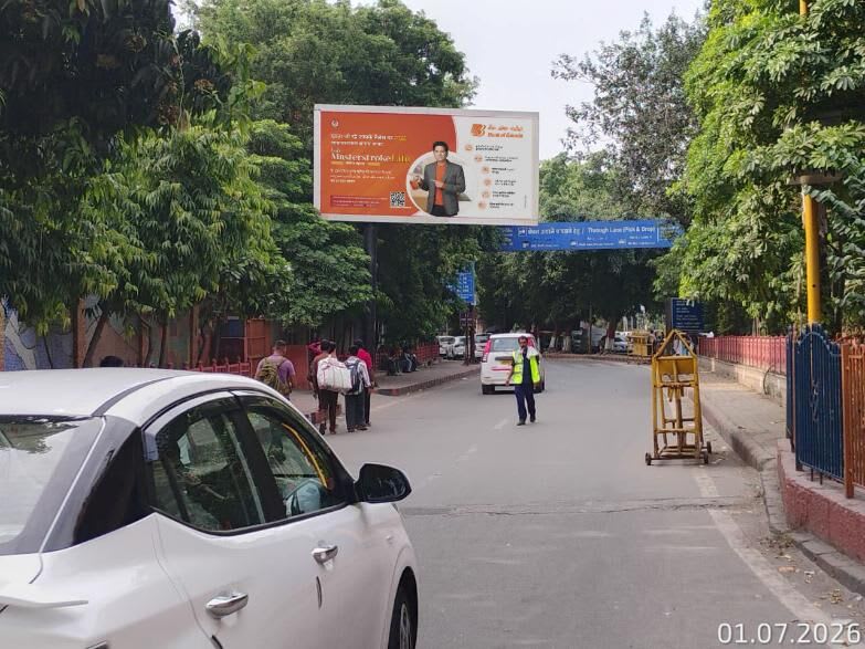 Unipole at Railway Station Entry, Nizamuddin, Hazrat Nizamuddin photo 1