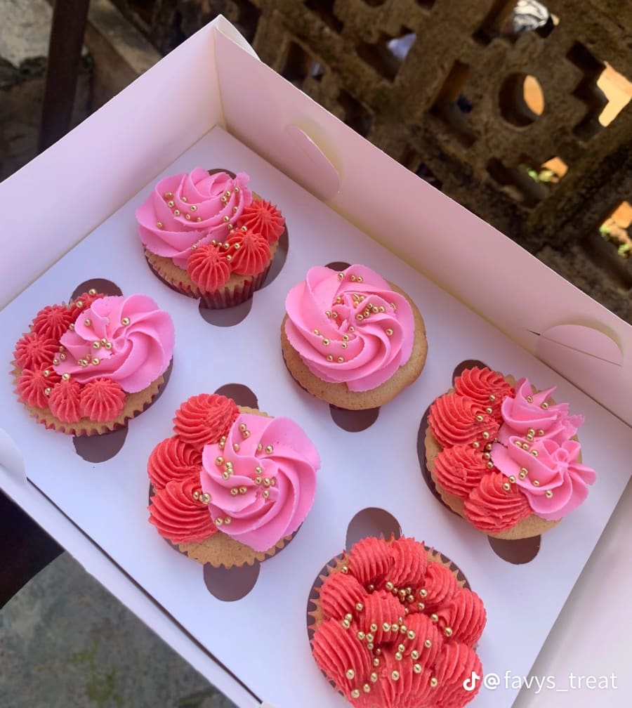 Frosted cupcakes (boxed) — image 2