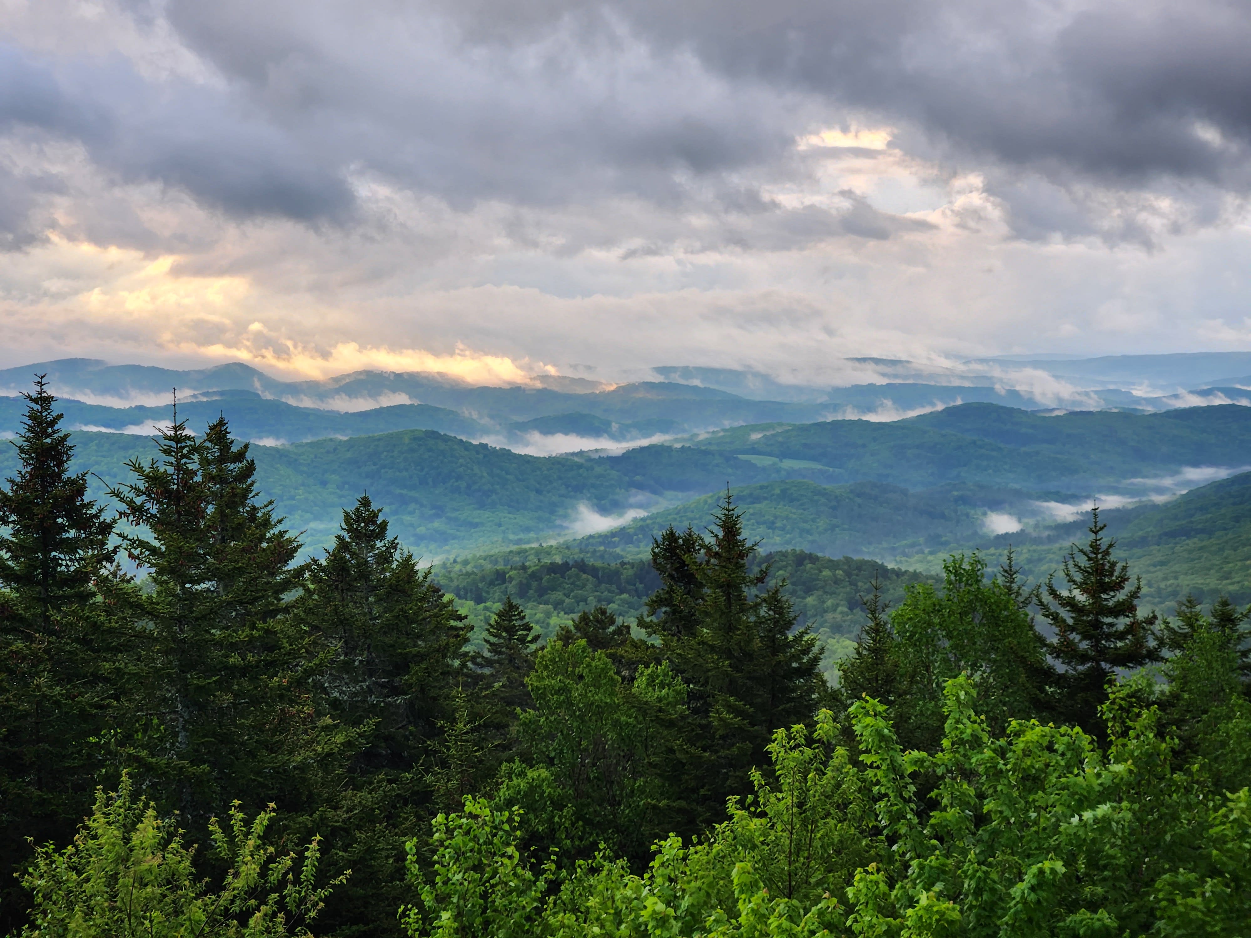Cloudy sunrise from The Lookout shelter
