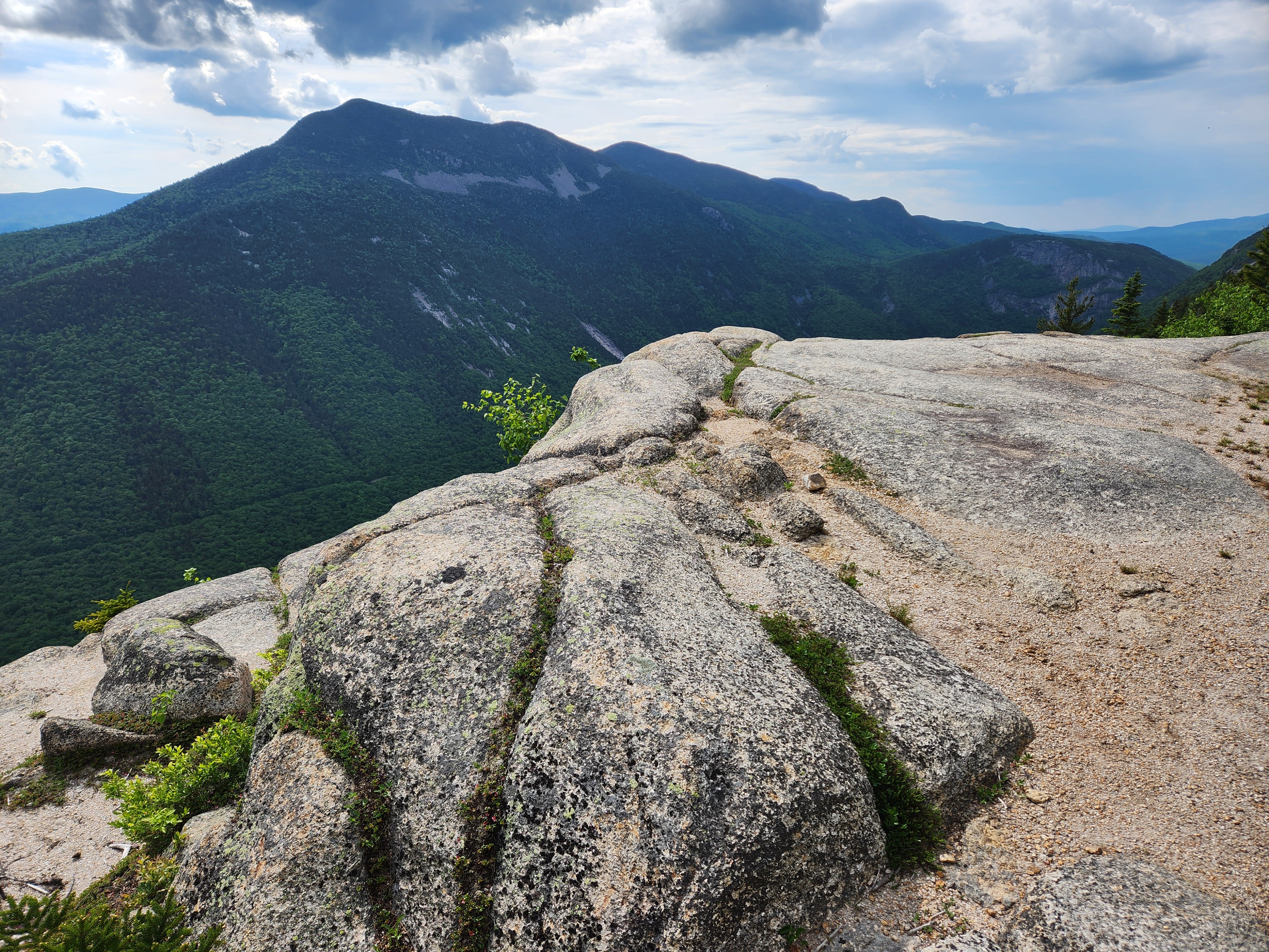 Epic mountain backdrop from rocky cliffs