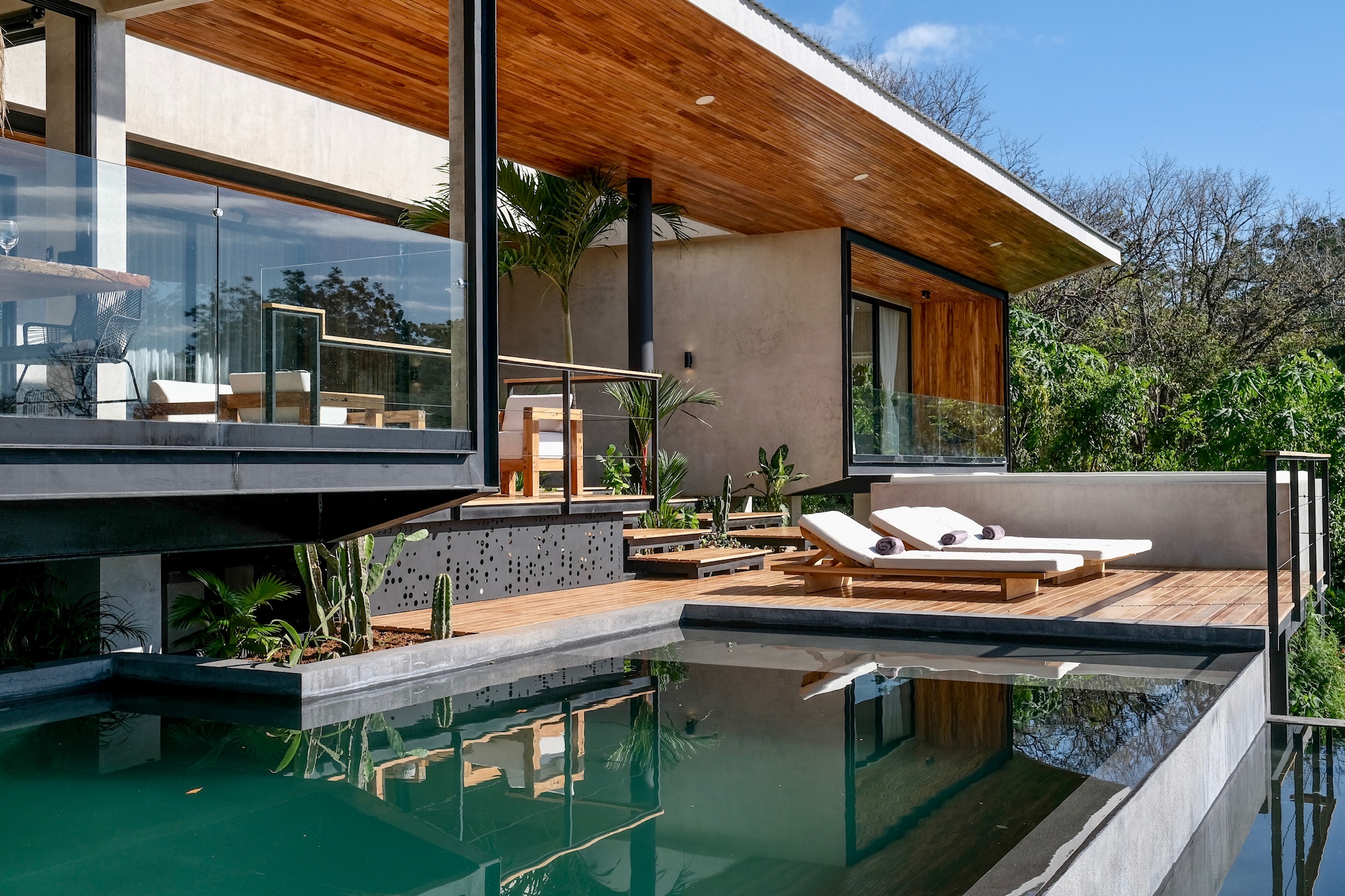 Unique and contemporary villa with ocean view 