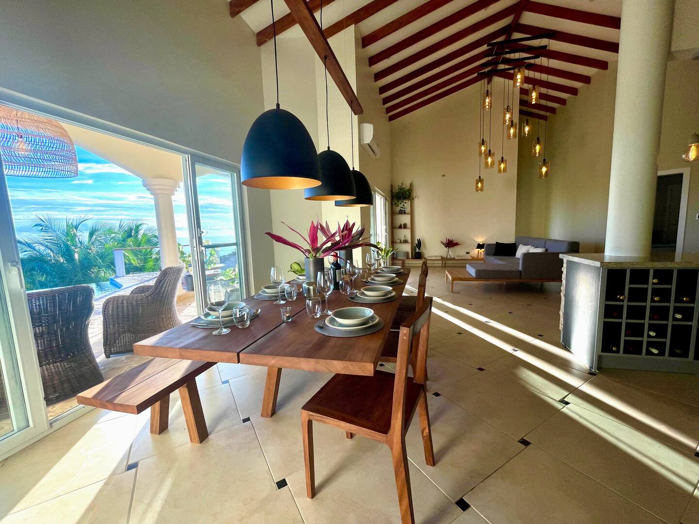 Stunning ocean view villa & jungle vibes