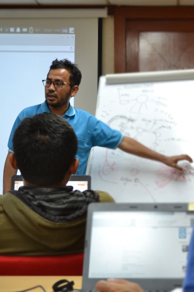 Sesi Mentoring & Diskusi Trainer