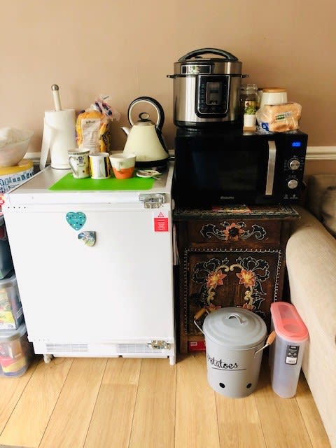 How to Live Without a Kitchen: Thrive with No Cook Space!