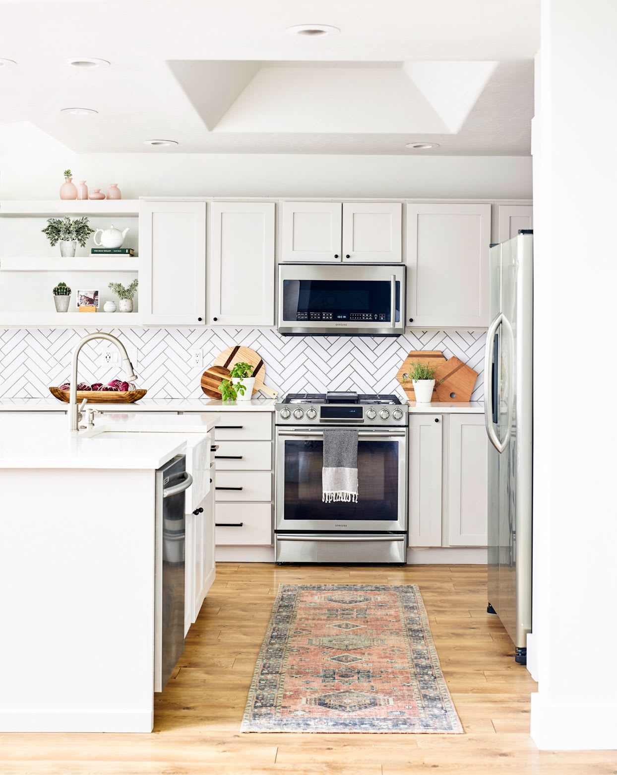 Kitchen Ideas With White Cabinets: Chic Transformations!