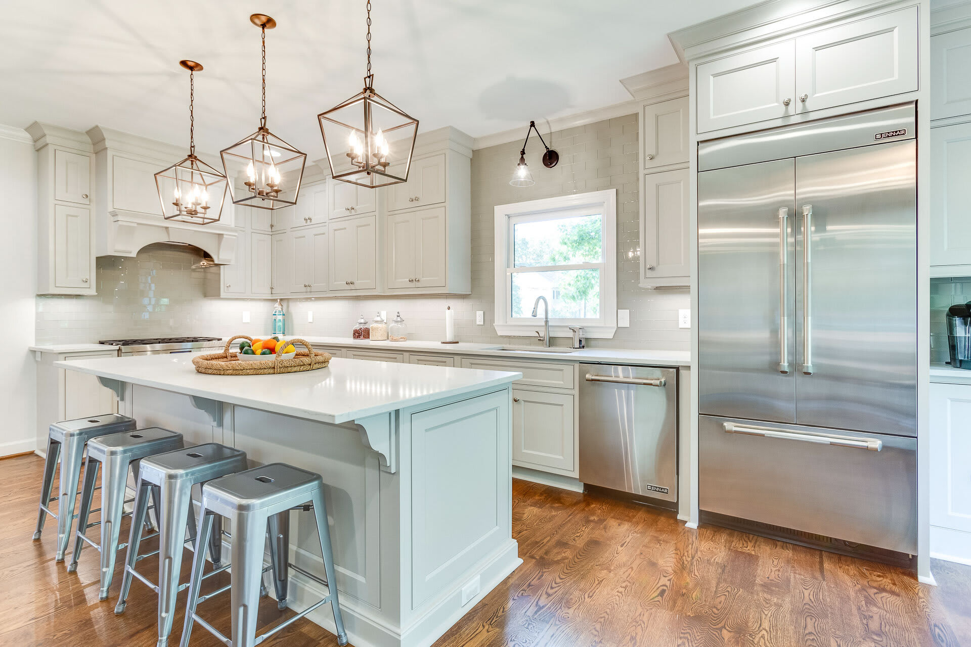 Essential Tips on How to Design Kitchen Lighting