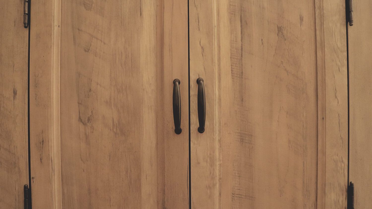 Why Does My Kitchen Smell? Banish Odors Now!