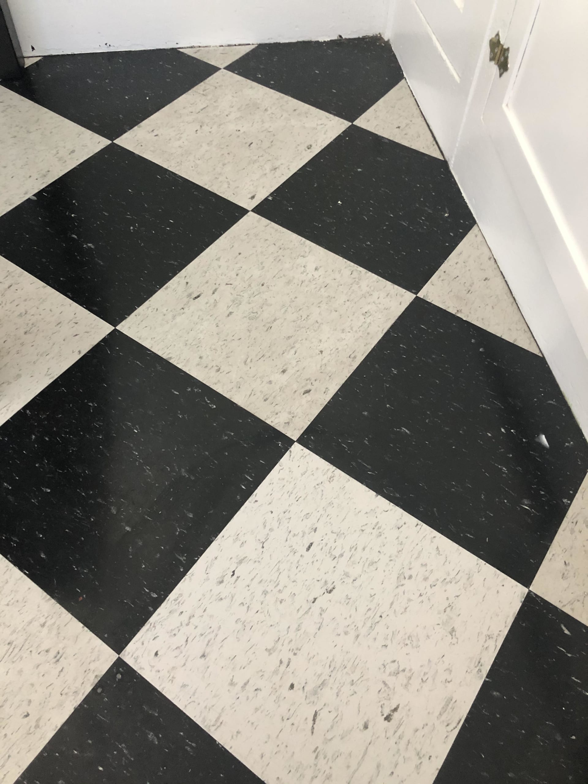 Why is My Kitchen Floor Sticky? Top Solutions Revealed