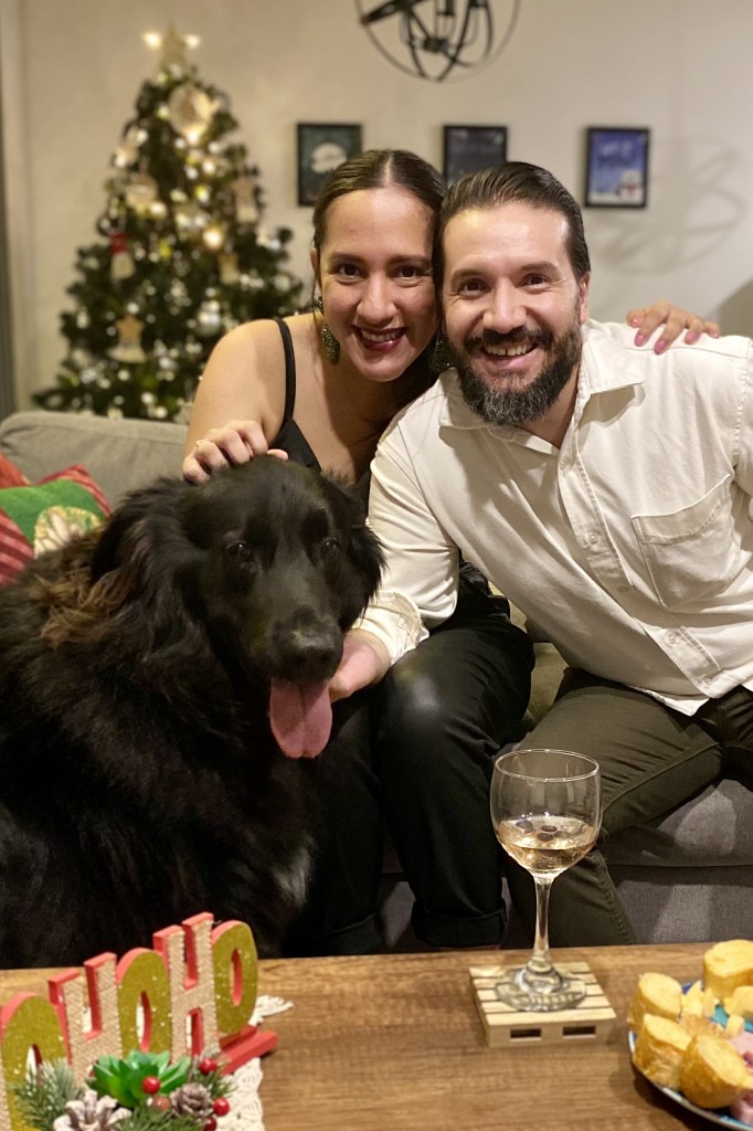 chritsmas-happy-family_vy7jjd