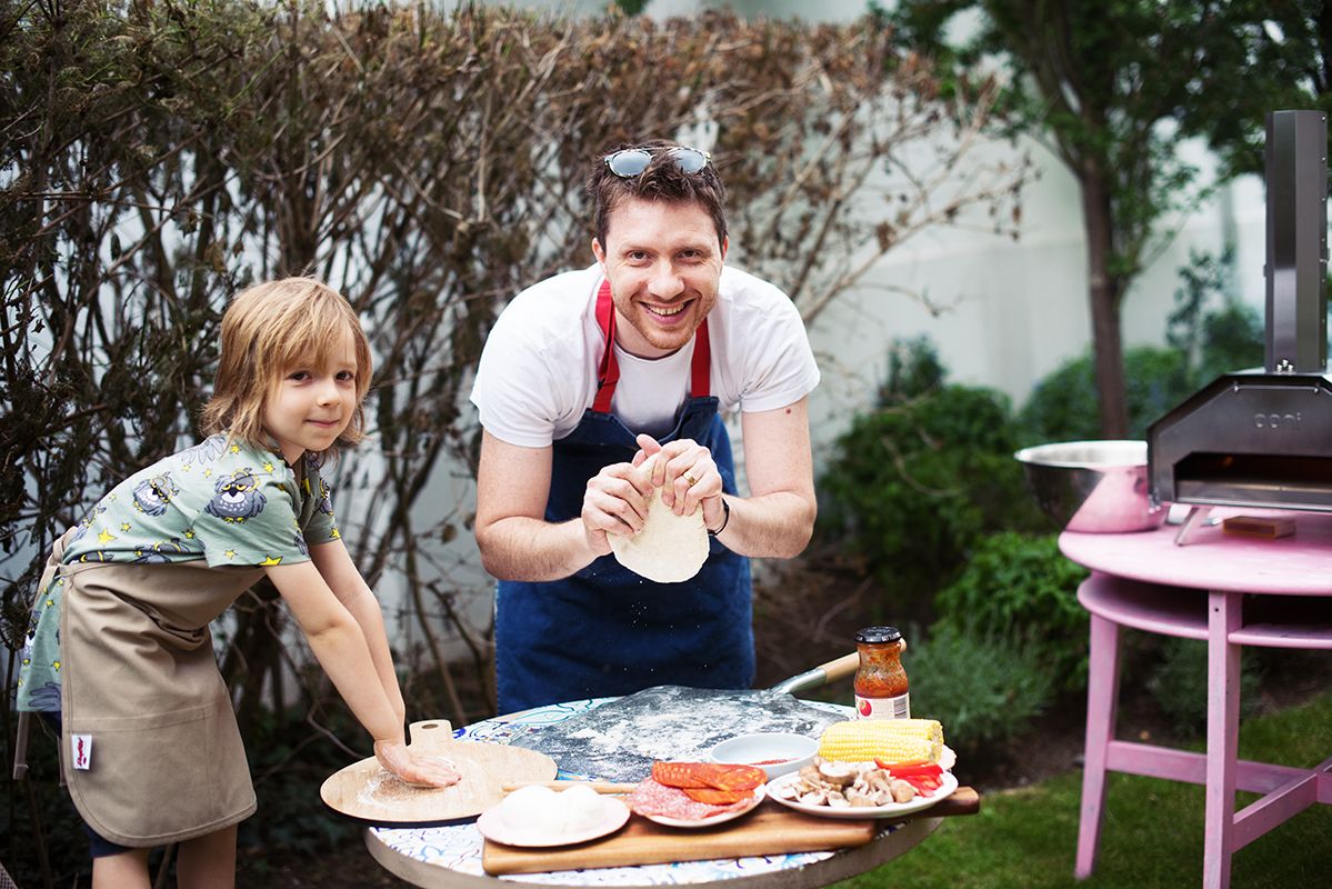 ooni-pro-pizza-oven-pic-smile-to-the-camera