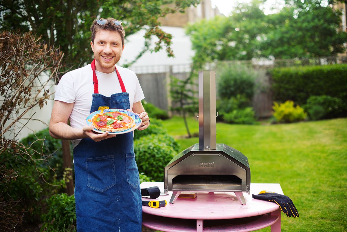 ooni-pro-pizza-oven-pic-pizza-ready-on-plate