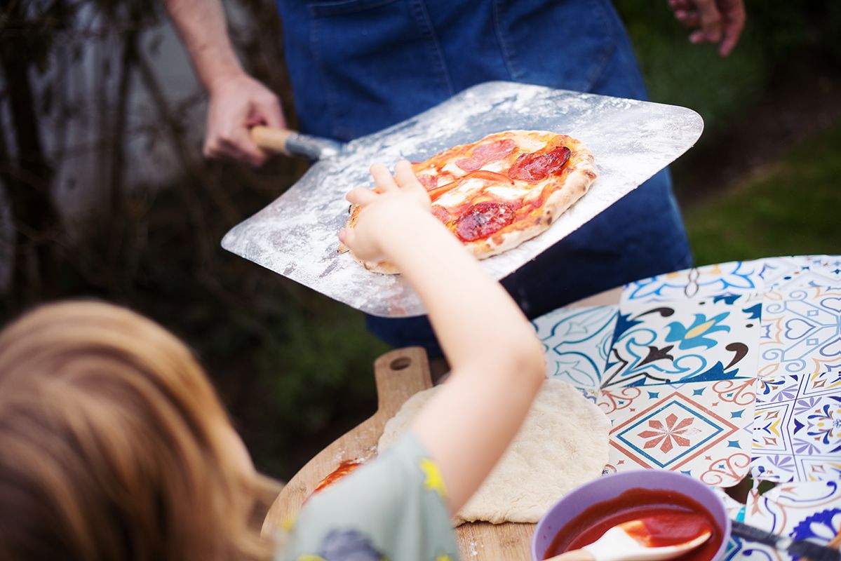 ooni-pro-pizza-oven-pic-peeler-ready-hot