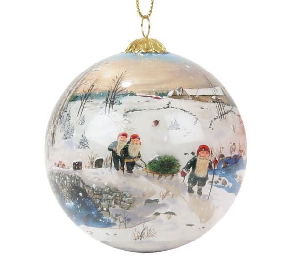 Julekule nisser på bro