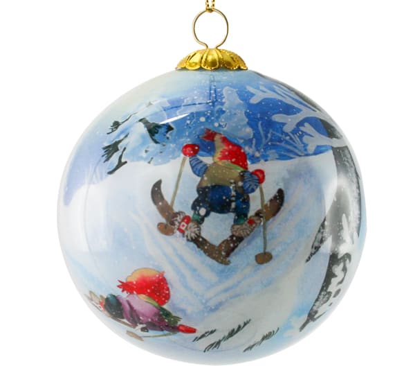 Julekule nisse på ski