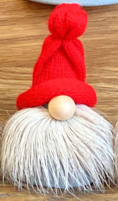 Renskinnstomte 10cm grå rød Sp