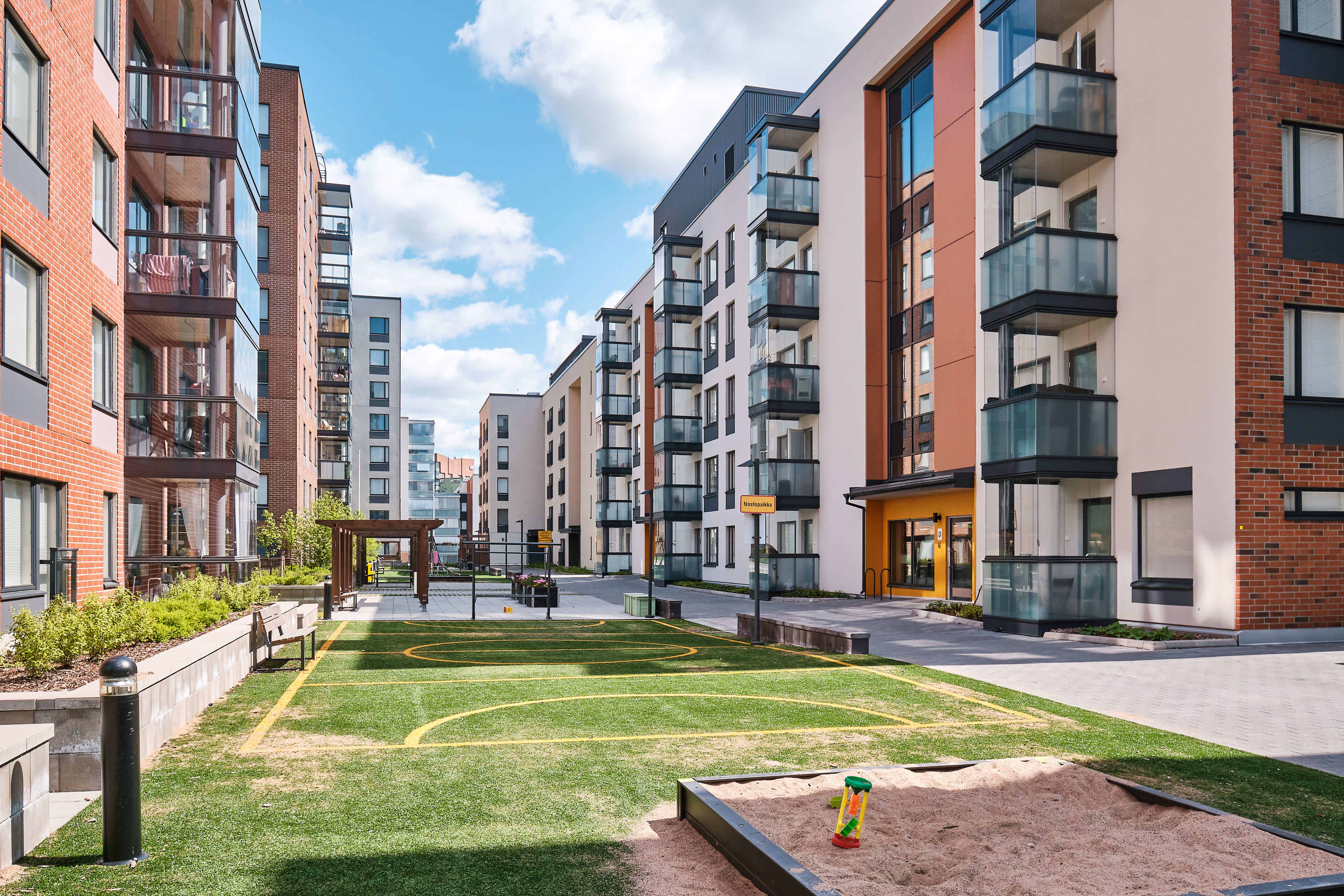 Laajaniityntie 2B, Vantaa-001