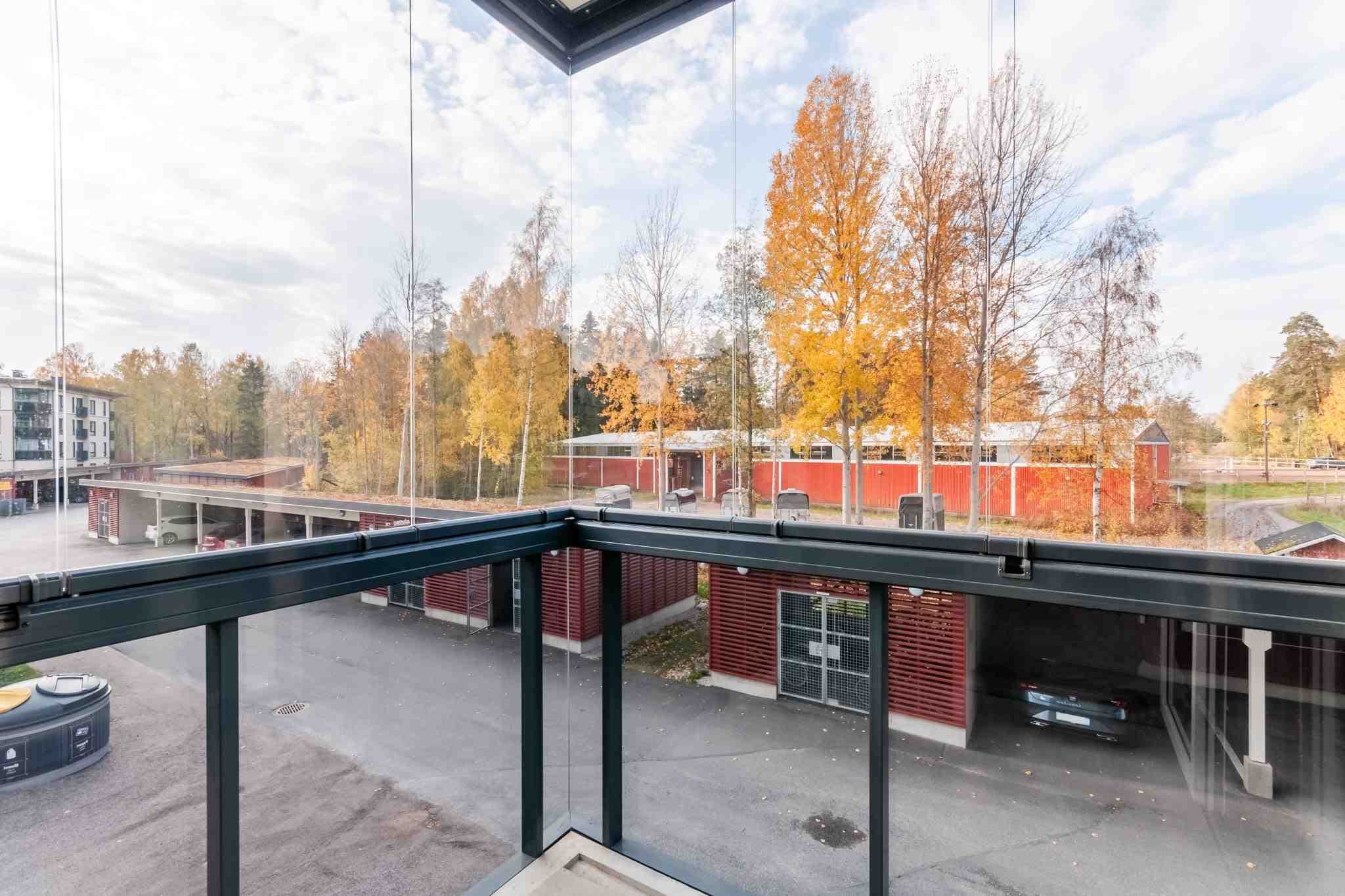 Tuomikartano B 40 ParvekekuvaPEILIKUVA