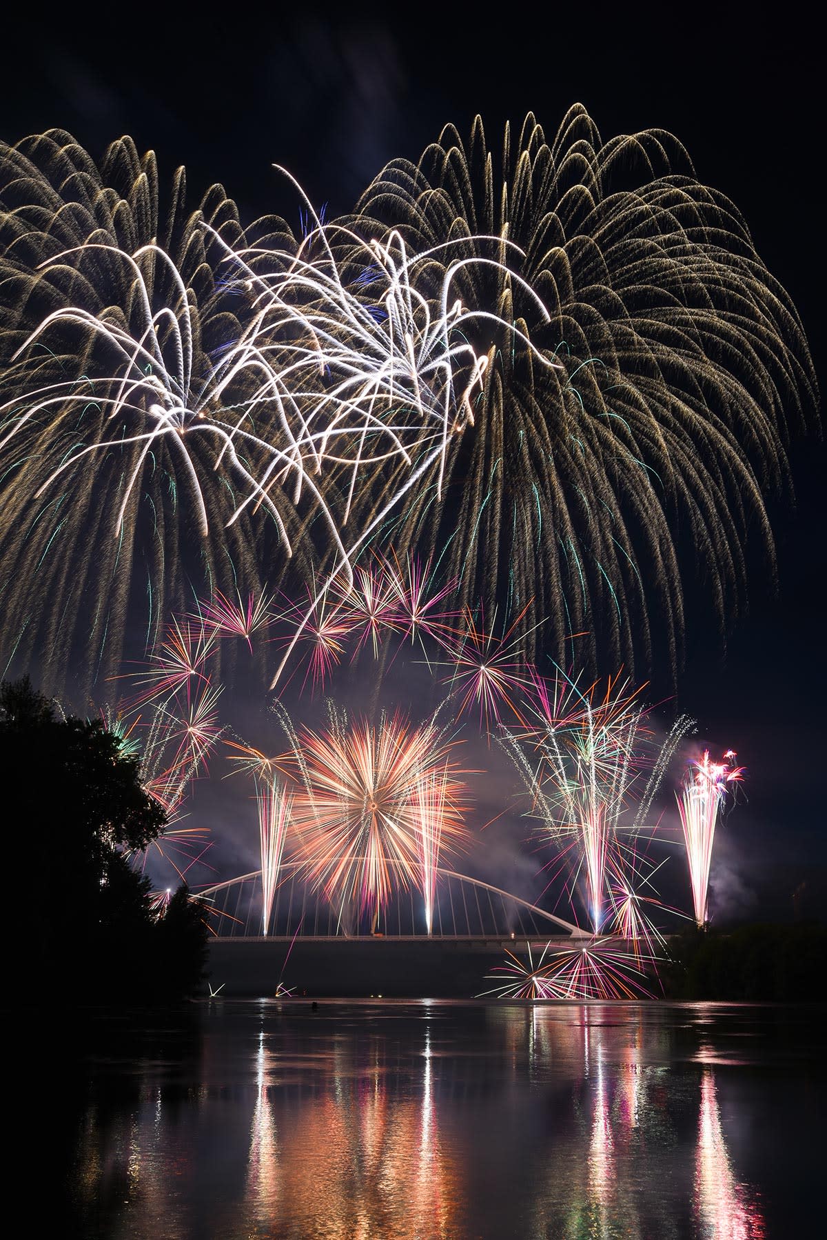 Orléans - Soirée du 13 juillet: lampions, feu d’artifice et bal