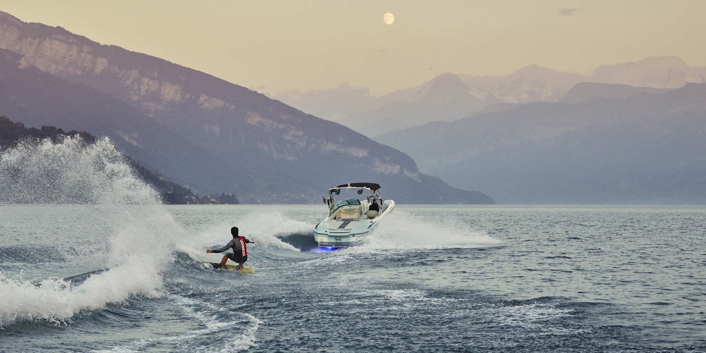 Interlaken Thunersee Adventure Wakeboarden