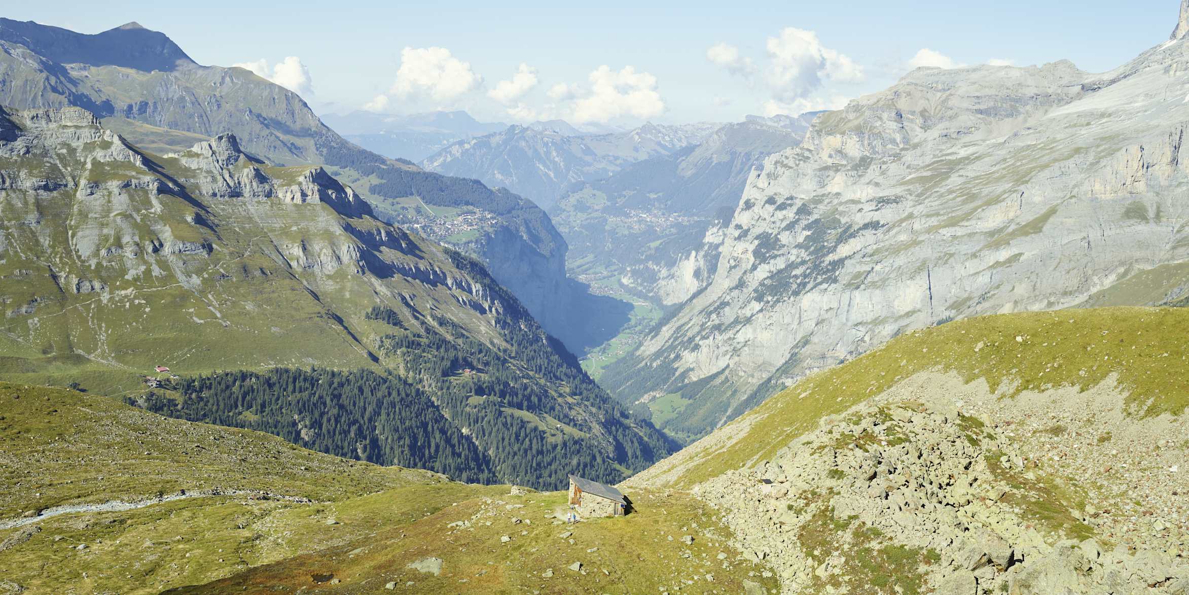 Schmadrihuette Lauterbrunnental Panorama Sommer