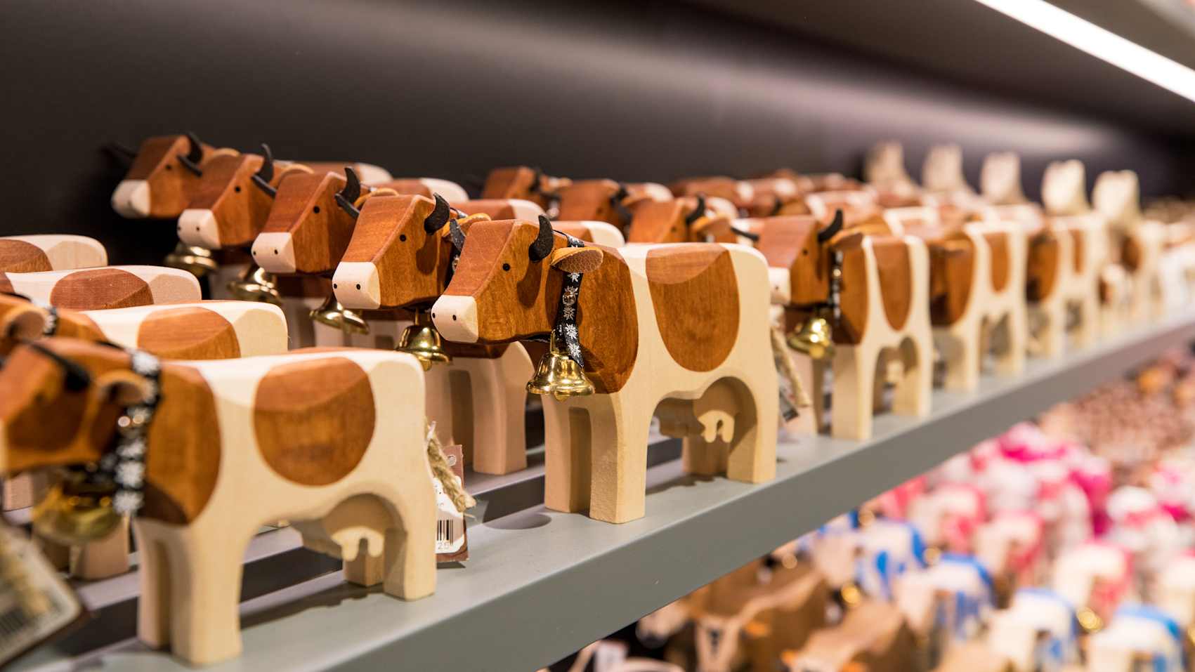 Erlebnisse-Aktivitaeten, Flagshipstore, Innenaufnahme, Interlaken, Jungfraubahnen, Lindt, Partnerschaften, Shop, Store, Swatch, Verhältnisse, Victorinox, jungfrau.ch