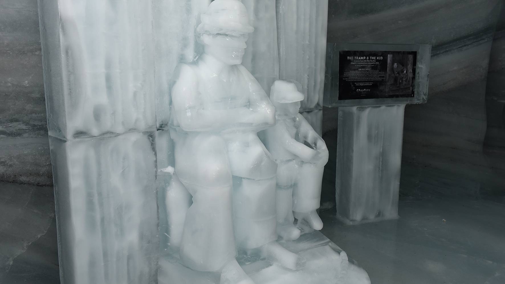 Eisstatue Chaplin and the Kid