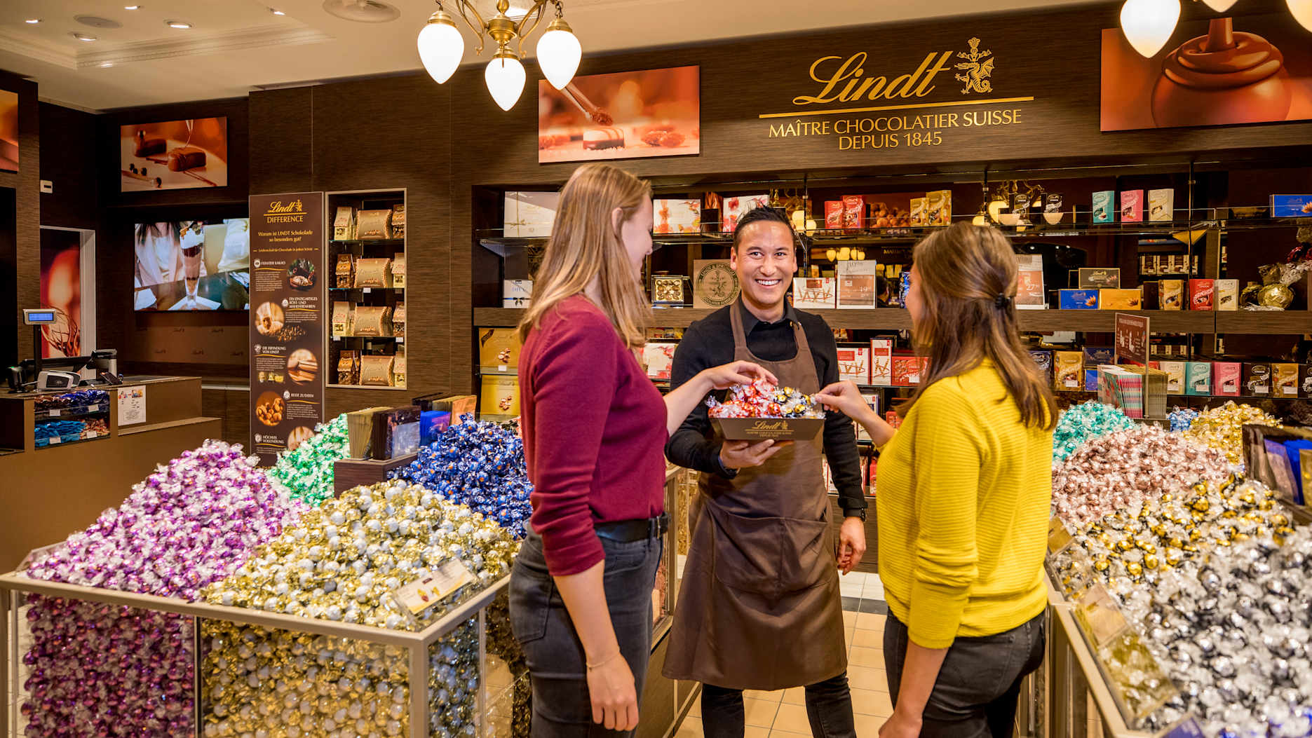 Erlebnisse-Aktivitaeten, Flagshipstore, Innenaufnahme, Interlaken, Jungfraubahnen, Lindt, Partnerschaften, Shop, Store, Swatch, Verhältnisse, Victorinox, jungfrau.ch