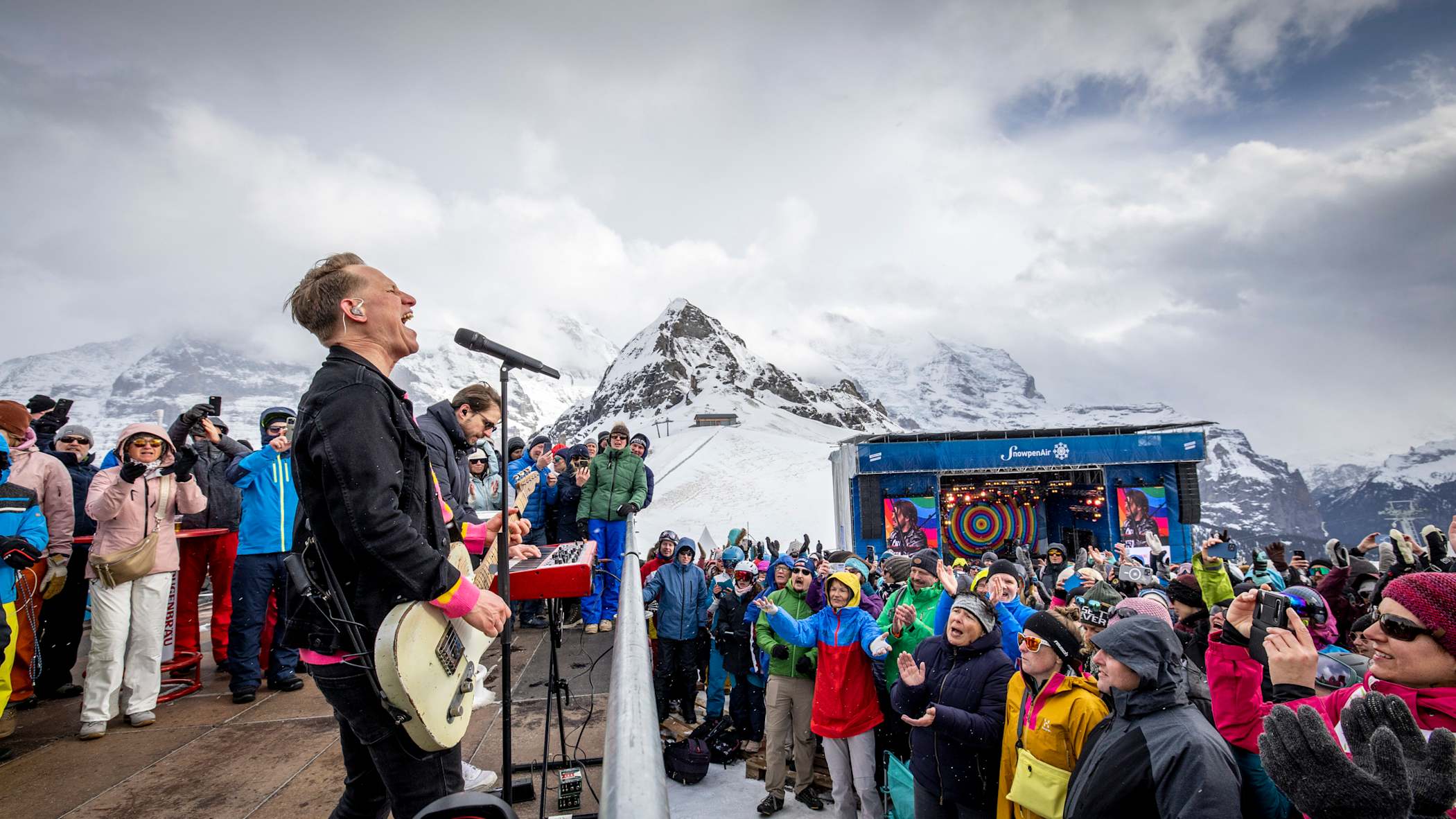 20230325 SnowpenAir Hecht VIP