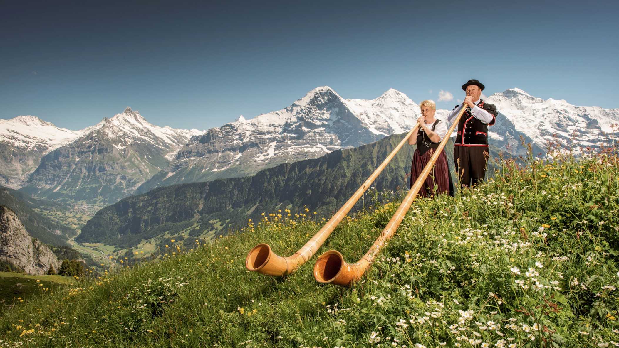 Schynige Platte Alphornblaeser kl