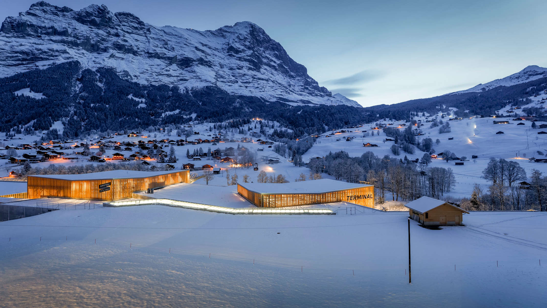 Grindelwald Terminal bei Nacht