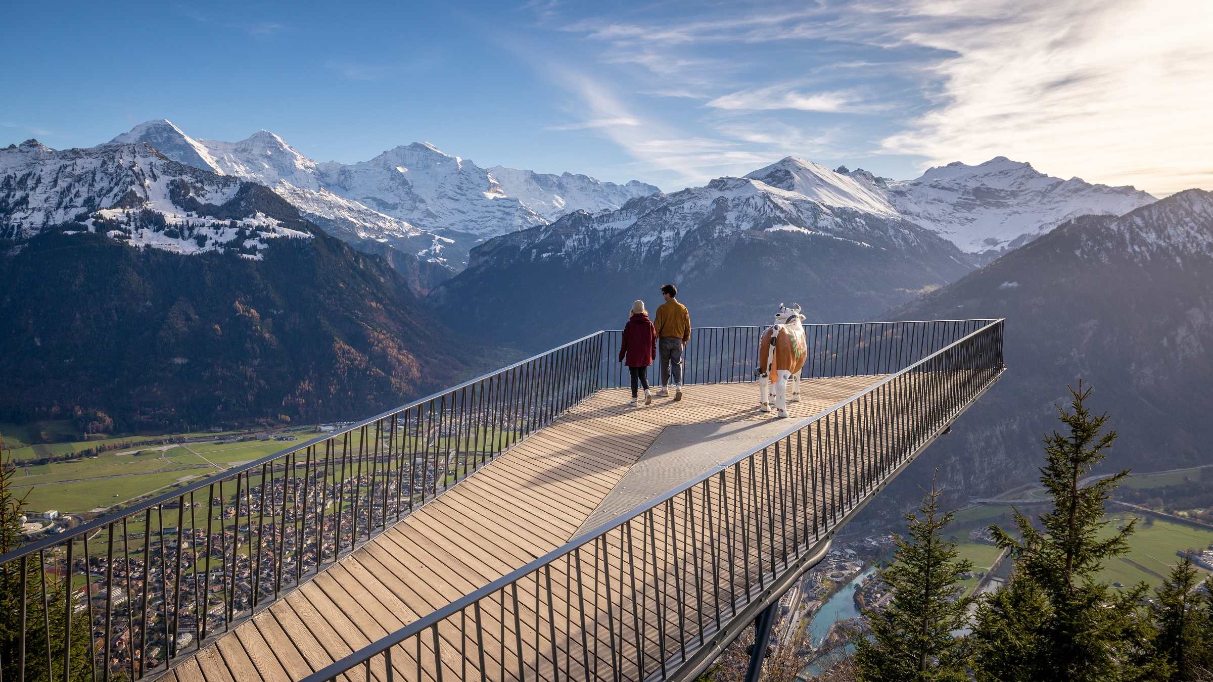 3 Harder Kulm Herbst Zwei Seen Steg Eiger Moensch Jungfrau Paar