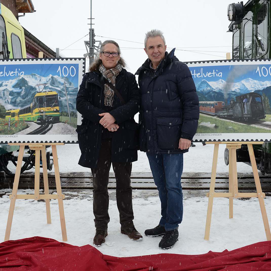 Bernhard Kallen l und Urs Kessler nach der Enthuellung im Hintergrund die WAB l und SPB r