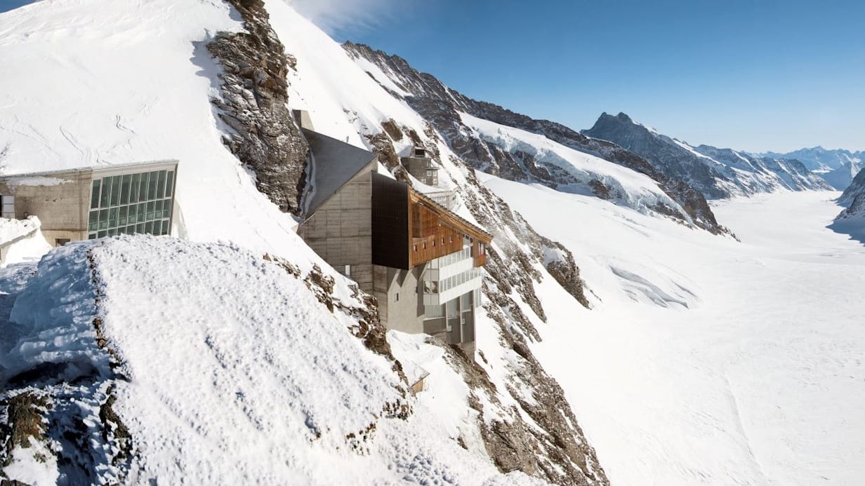 Berghaus aletschgletscher sphinx plateau jungfraujoch top of europe quadrat