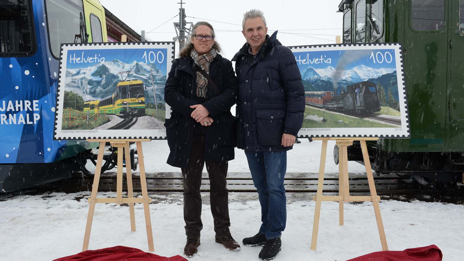 Bernhard Kallen l und Urs Kessler nach der Enthuellung im Hintergrund die WAB l und SPB r