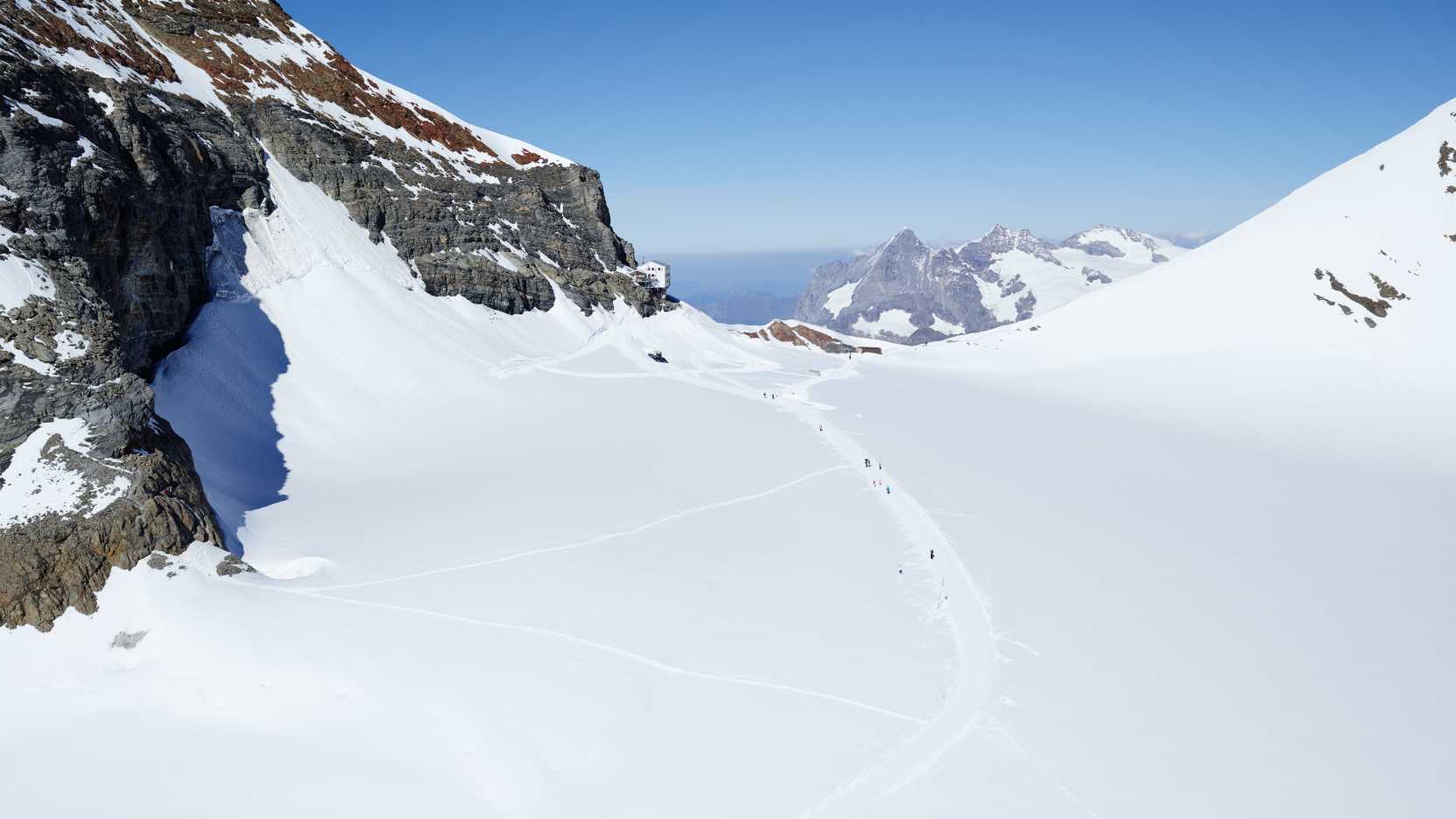 Jungfraujoch Gletscher Moenchsjochhuette Wandern