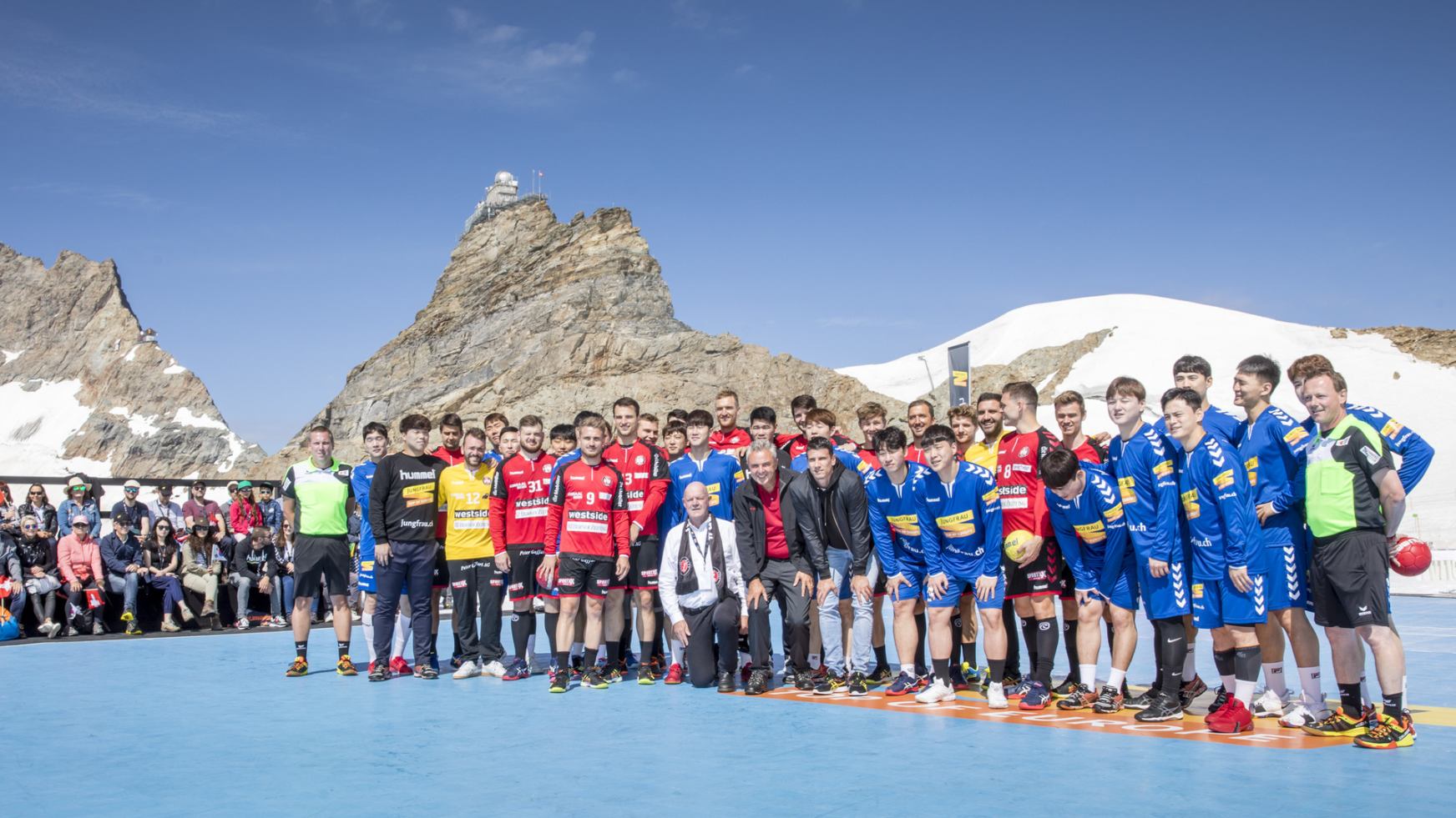 Handball 5 BSV Bern und Koreanische Nationalmannschaft mit Andy Schmid Urs Kessler und Peter Roethlisberger