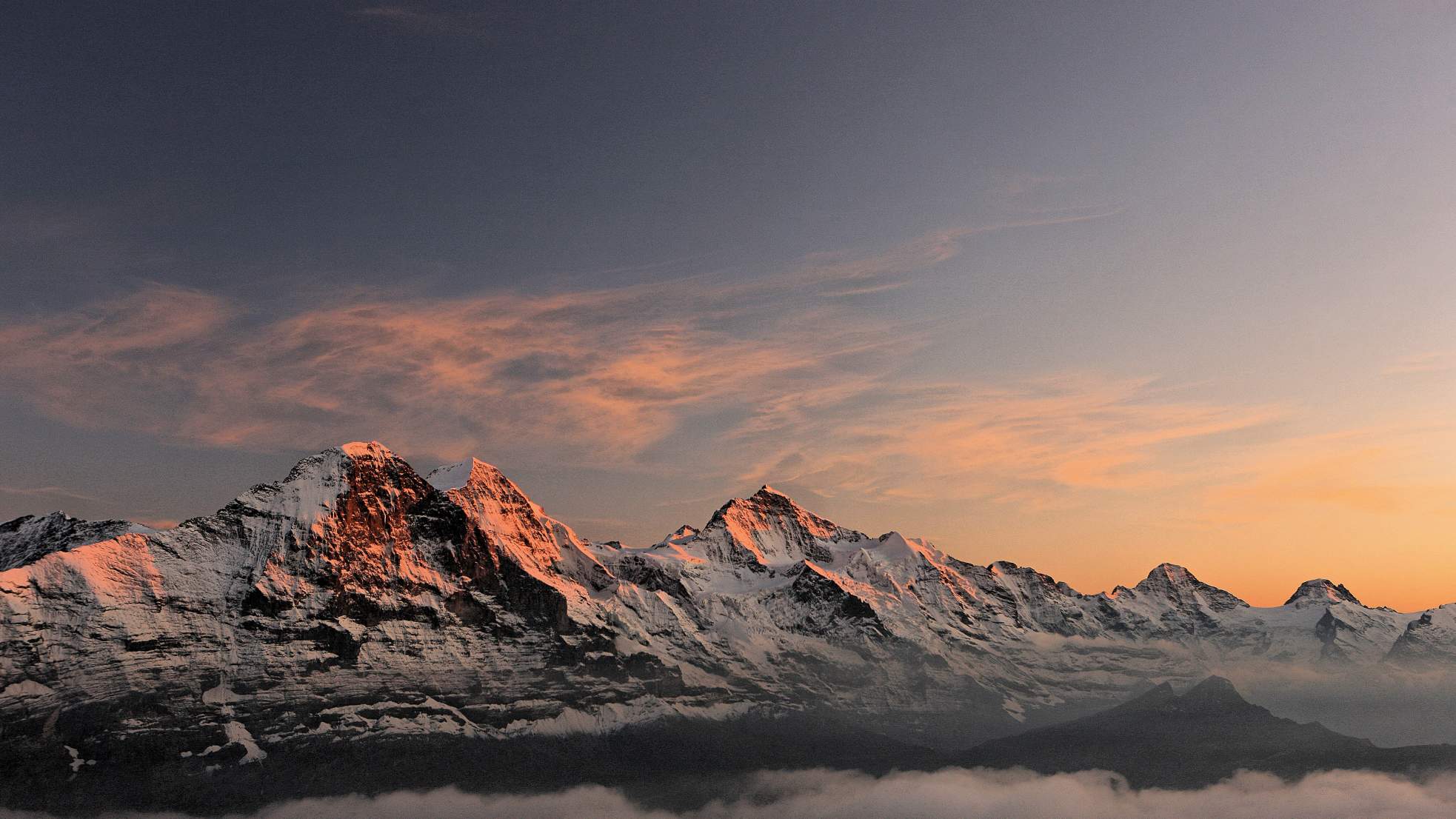 Berg, Berge, mountain, mountains, montagne, montagnes, Berner Oberland, Jungfrau, Moench, Mönch, Eiger, Kanton BE, Bern, Berne, Mitarbeiter Jungfraubahnen, Mitarbeiter am Arbeitsplatz, Nebel, fog, brouillard, Nebelmeer, Schweiz Suisse Switzerland Swiss