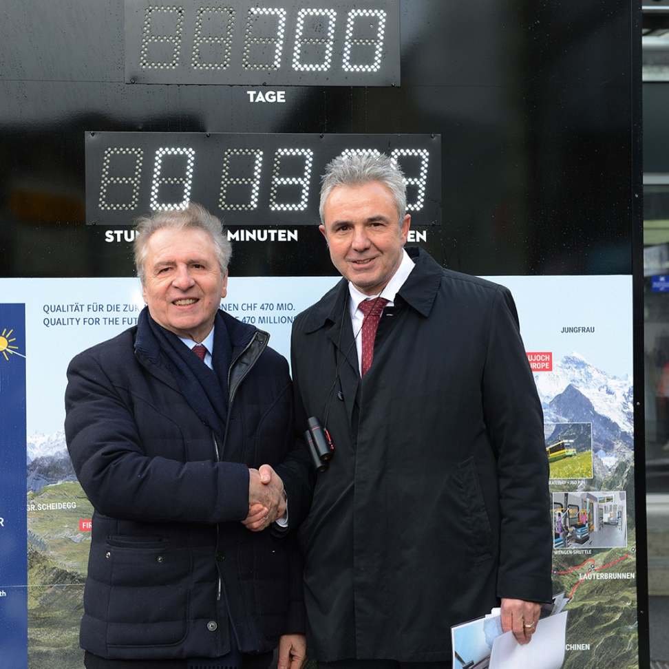 Francois Thiebaud und Urs Kessler vor der Countdown Clock Kopie