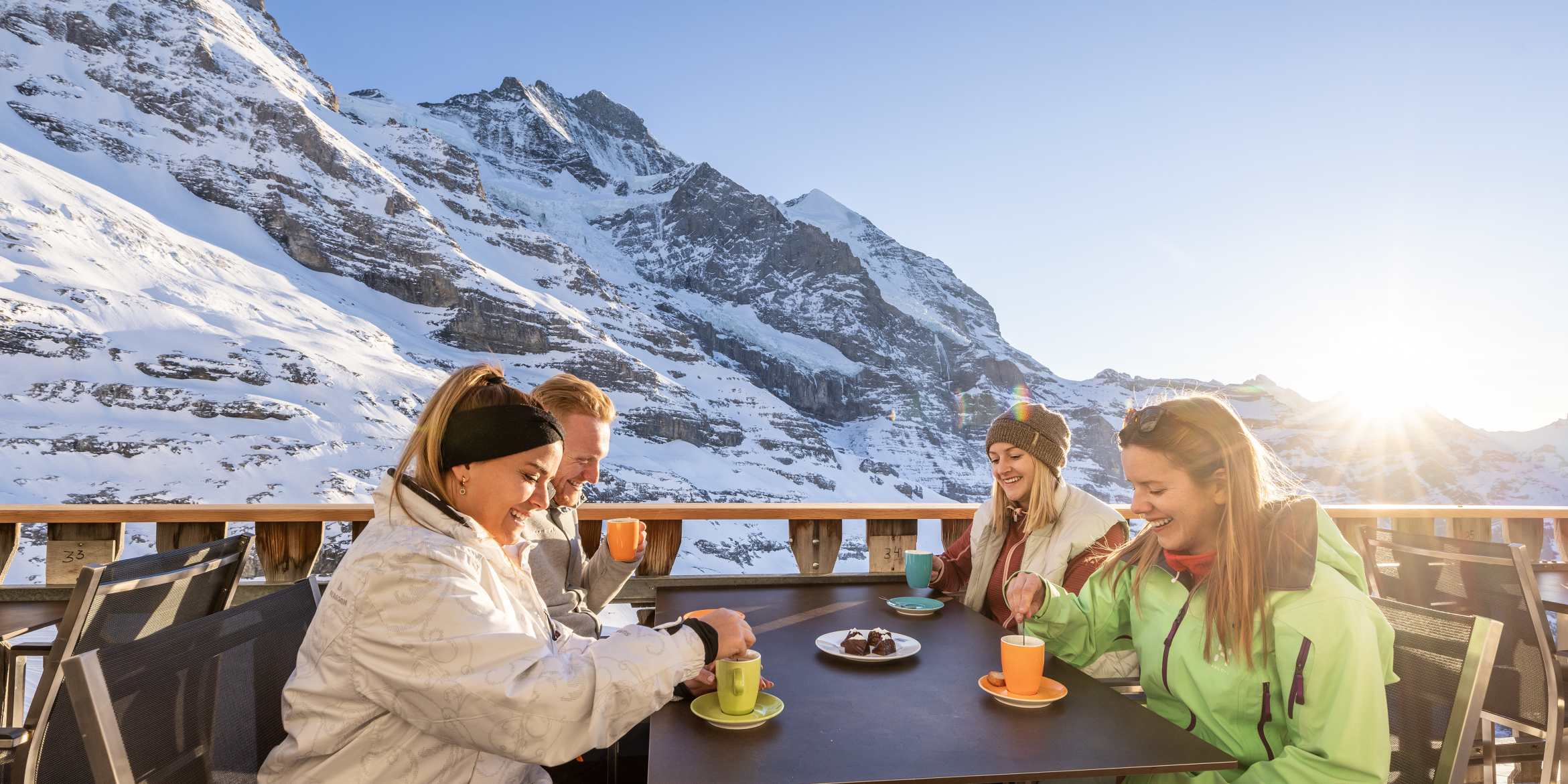 Restaurant EGL aussen Sonnenuntergang Kaffee 4Personen