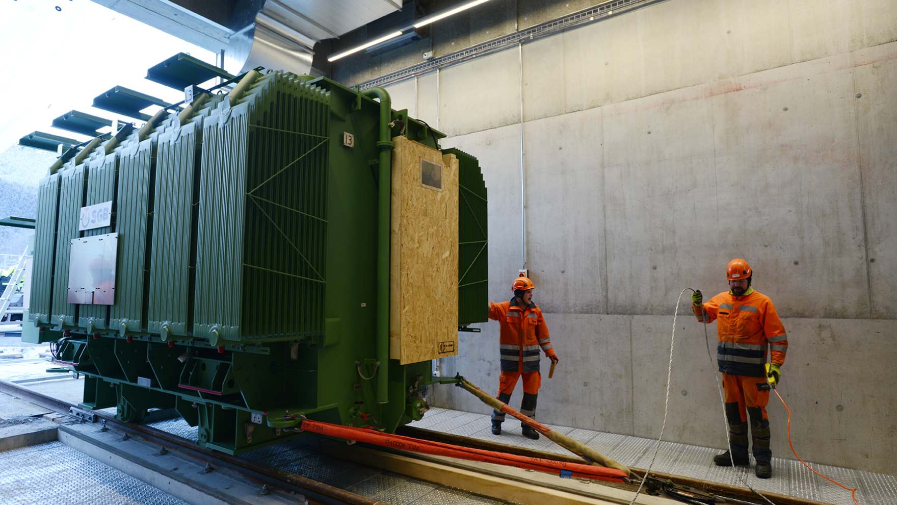 Verschiebung des Trafos auf Schienen in Terminal
