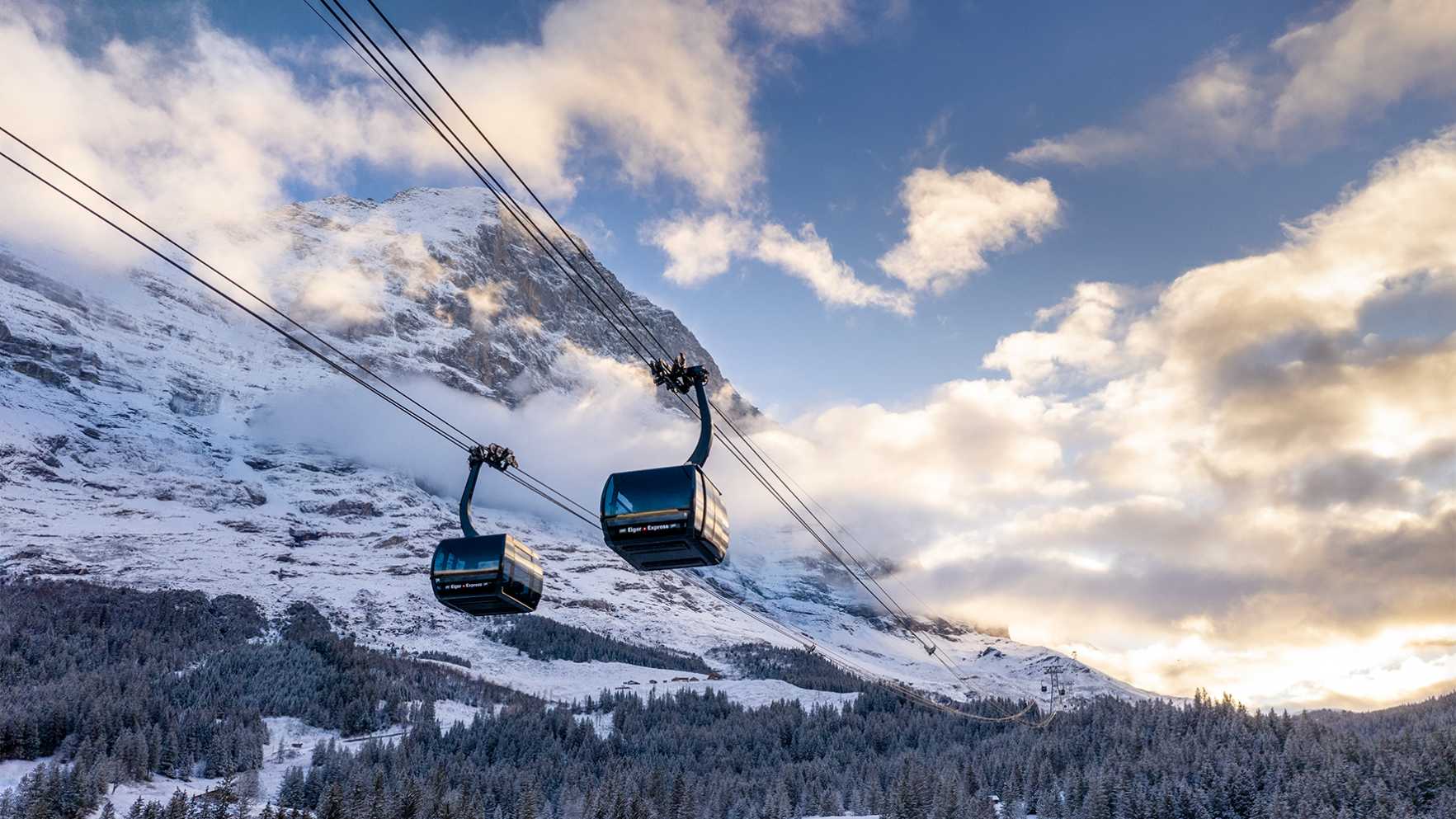 Eiger Express zwei Kabinen Eiger Abendstimmung Winter