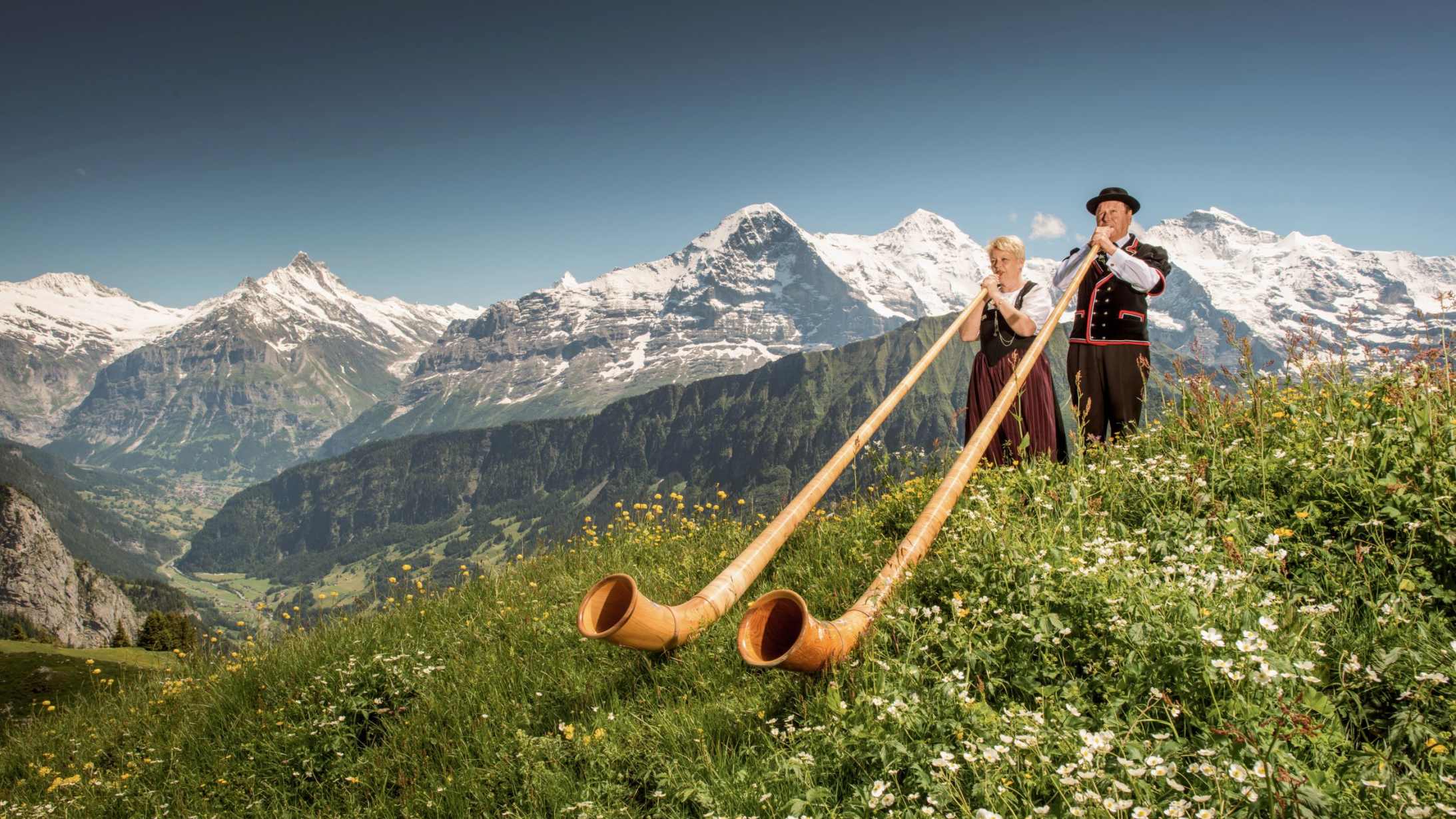 Schynige Platte Alphornblaeser kl